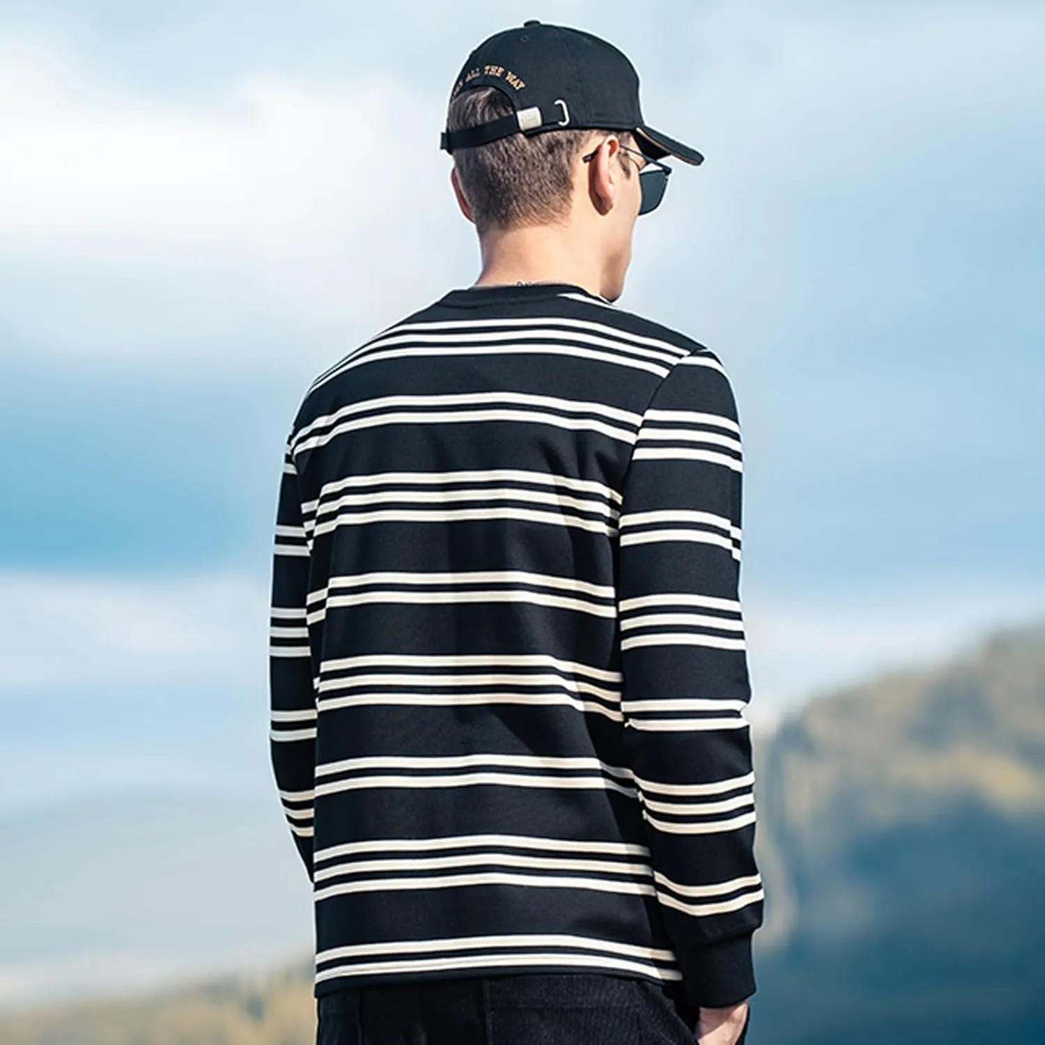 Men's Striped Long Sleeved T-Shirt, Casual Round Neck Long Sleeved Top, Regular-Fit Daily Striped T-Shirt Basic Style