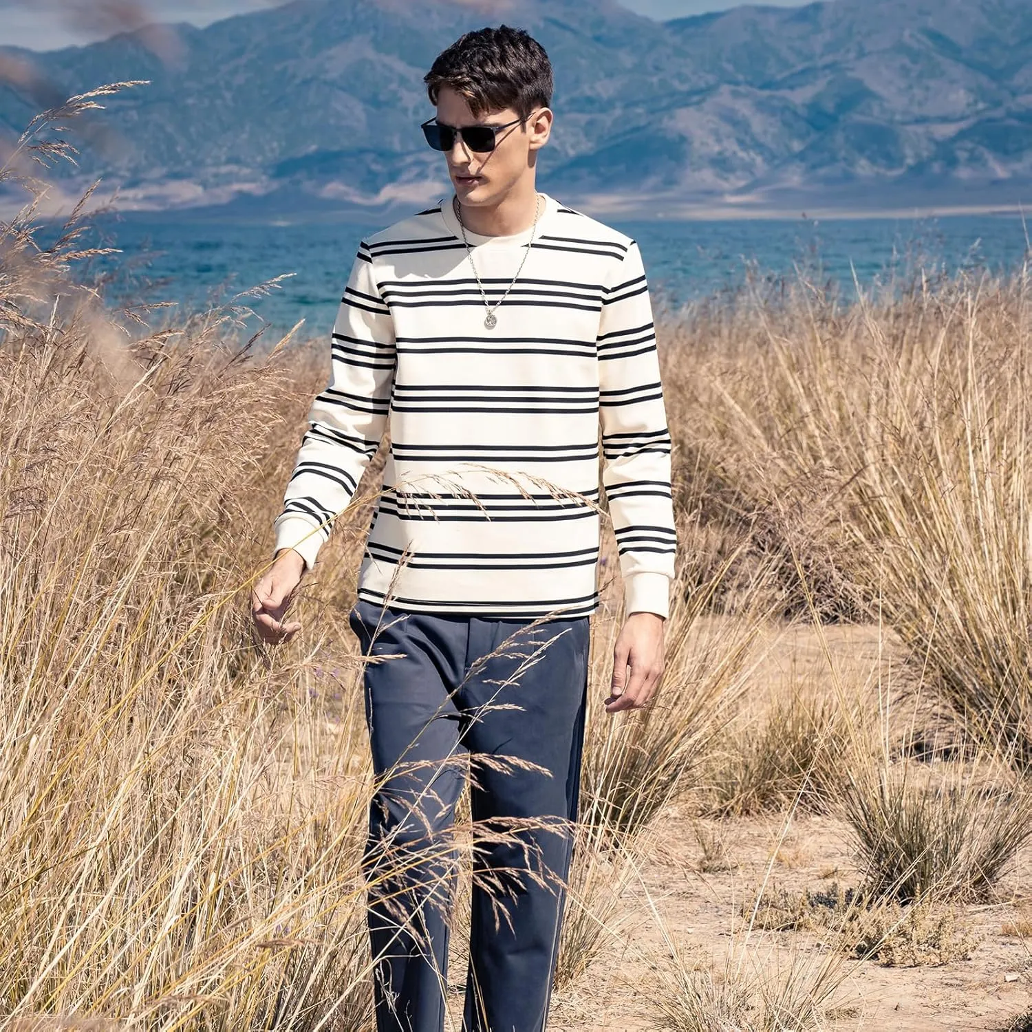 Men's Striped Long Sleeved T-Shirt, Casual Round Neck Long Sleeved Top, Regular-Fit Daily Striped T-Shirt Basic Style