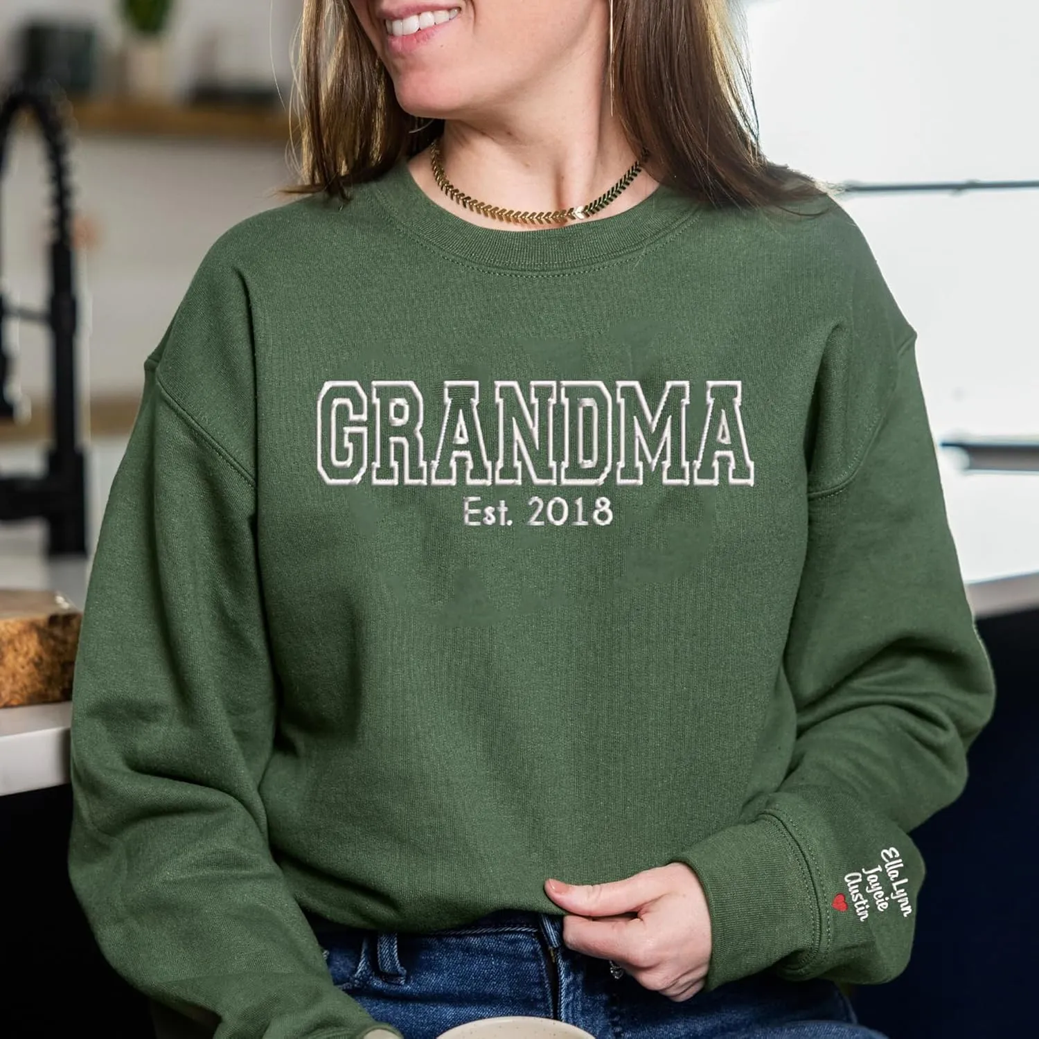 NAZENTI Custom Embroidered Sweatshirt for Grandma, Personalized Mom Embroidered Sweatshirt, Grandma EST Crewneck