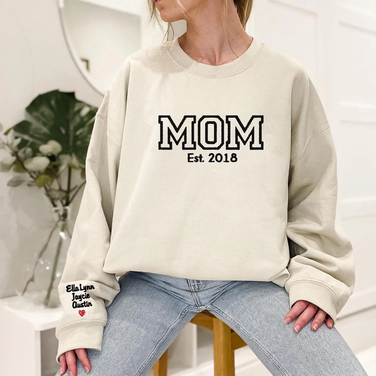 NAZENTI Custom Embroidered Sweatshirt for Grandma, Personalized Mom Embroidered Sweatshirt, Grandma EST Crewneck